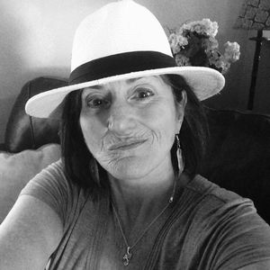 Meet your Posher, Mona